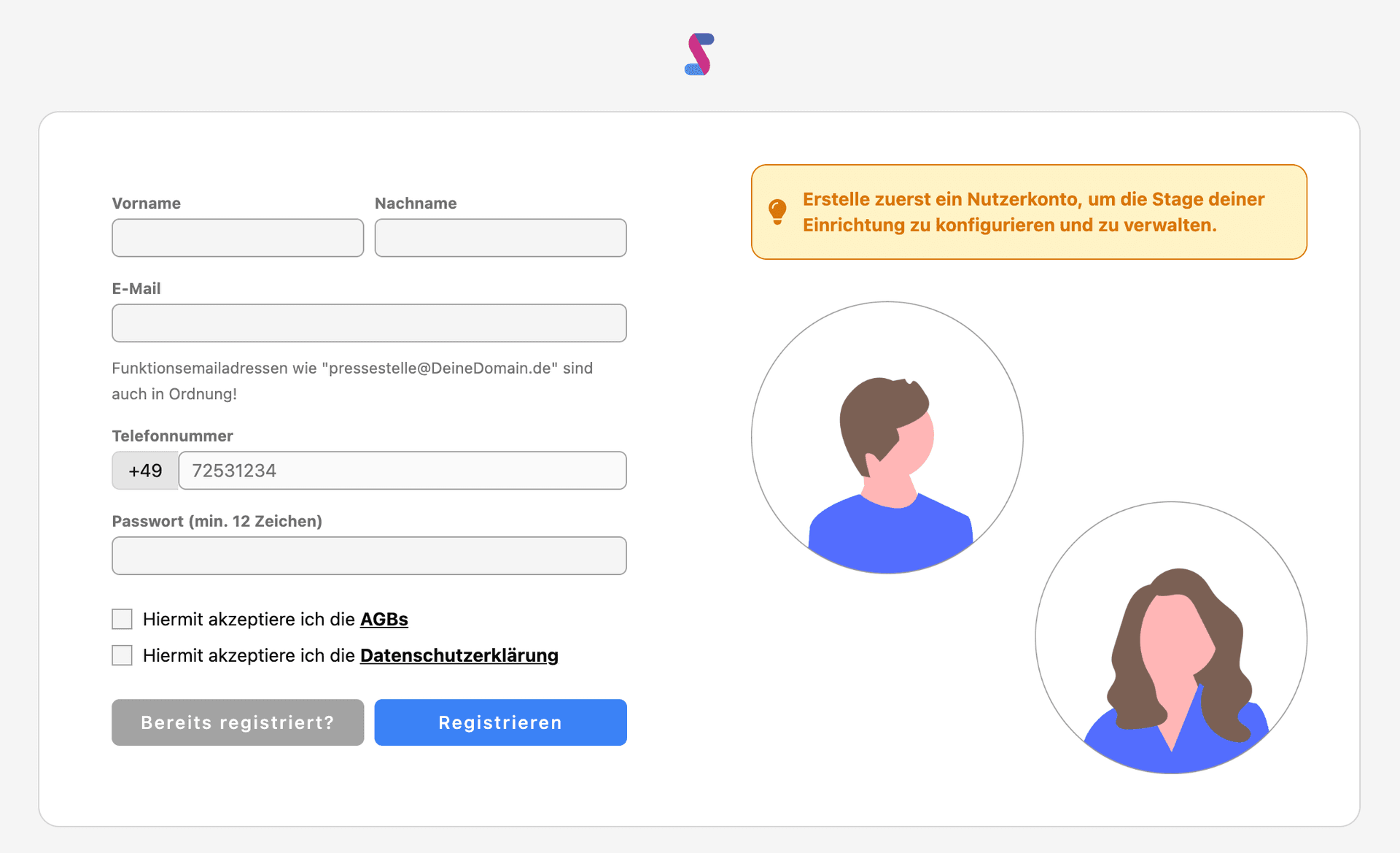Registrierungsformular der Stage-Plattform zur Erstellung eines Nutzerkontos. Links befinden sich Eingabefelder für Vorname, Nachname, E-Mail, Telefonnummer, Passwort sowie zwei Checkboxen zur Zustimmung der AGB und Datenschutzerklärung. Rechts ist eine Hinweisbox mit dem Text „Erstelle zuerst ein Nutzerkonto, um die Stage deiner Einrichtung zu konfigurieren und zu verwalten.“ zu sehen, darunter stilisierte Grafiken einer Frau und eines Mannes. Am unteren Rand befinden sich zwei Buttons: „Bereits registriert?“ und „Registrieren“.